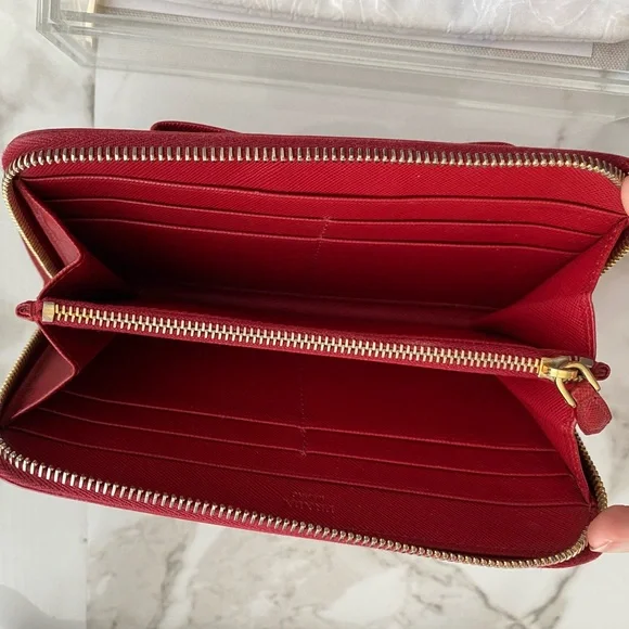PRADA WALLET POUCHETTE